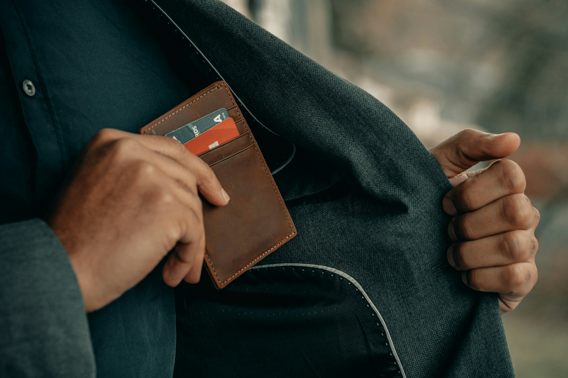 Banque traditionnelle vs compte Fintech pour une entreprise internationale