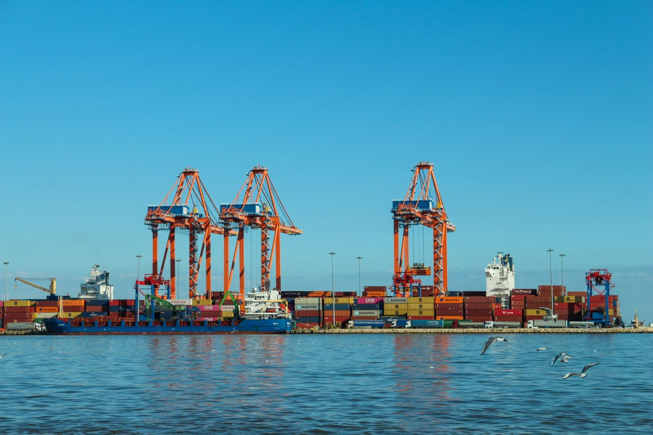 Container port with large cranes